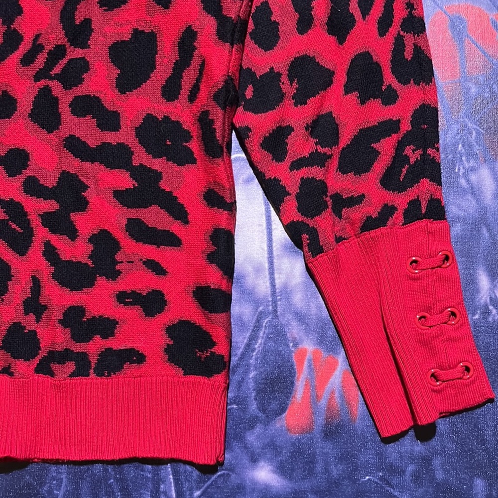 Woman’s sweater - Picture 2 of 4